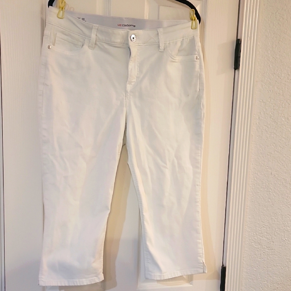 Liz Claiborne Mid Rise Capri Jeans